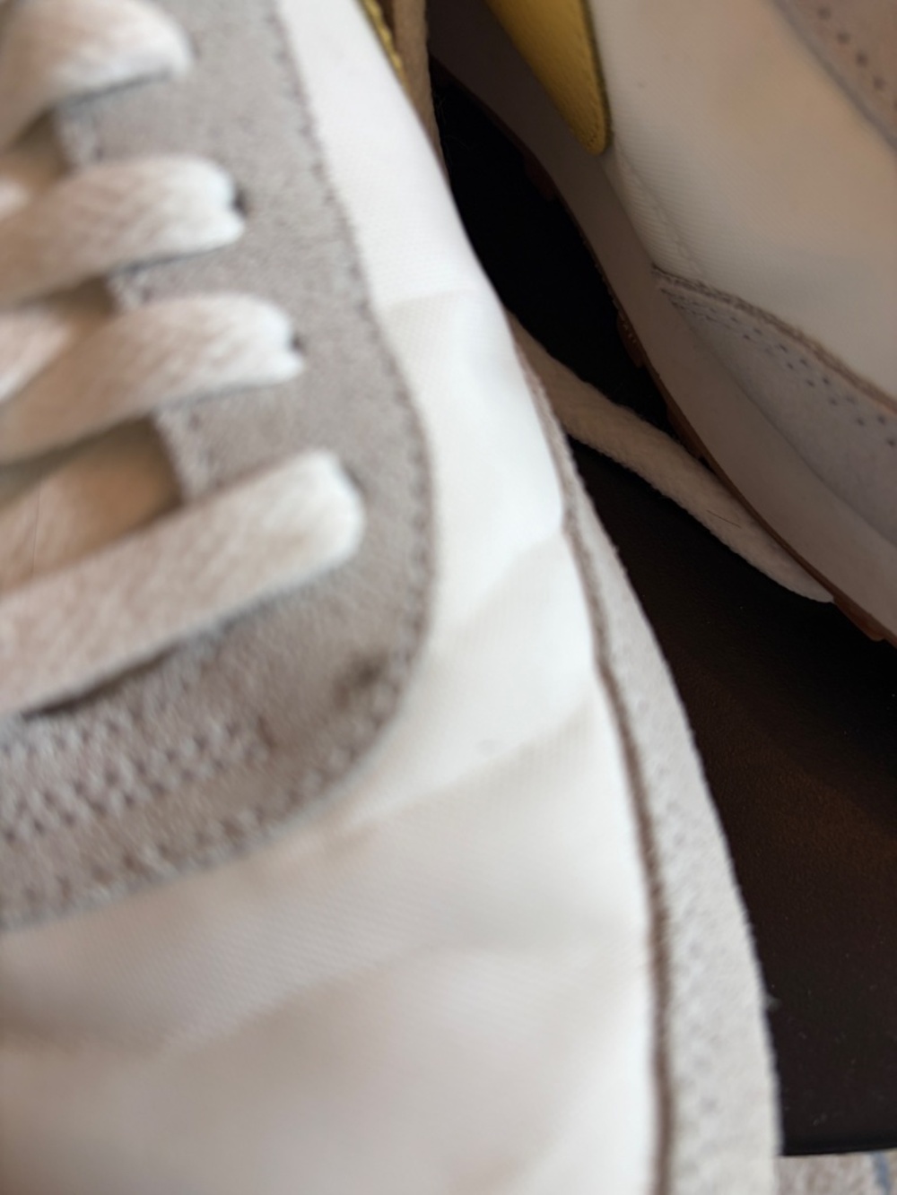 Women’s retro Nike tennis shoes - Picture 7 of 9